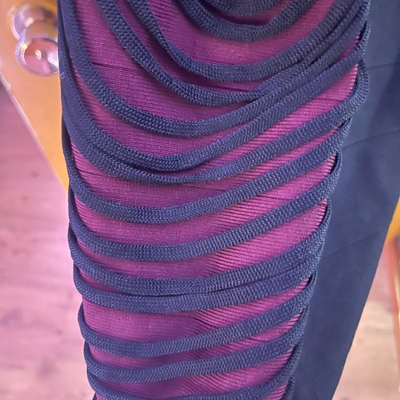 MARCIANO BLACK/RED BODYCON MINI DRESS - Picture 2 of 4